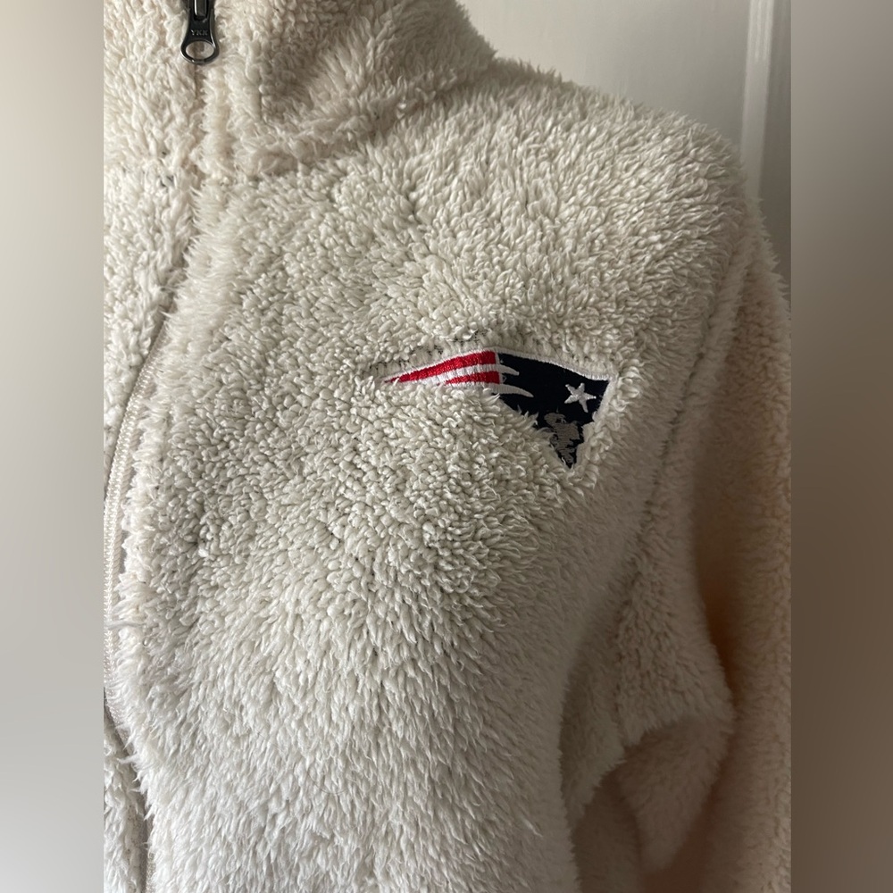 NFL Juniors Collection Women's Cream Fleece Jacket - Picture 2 of 9